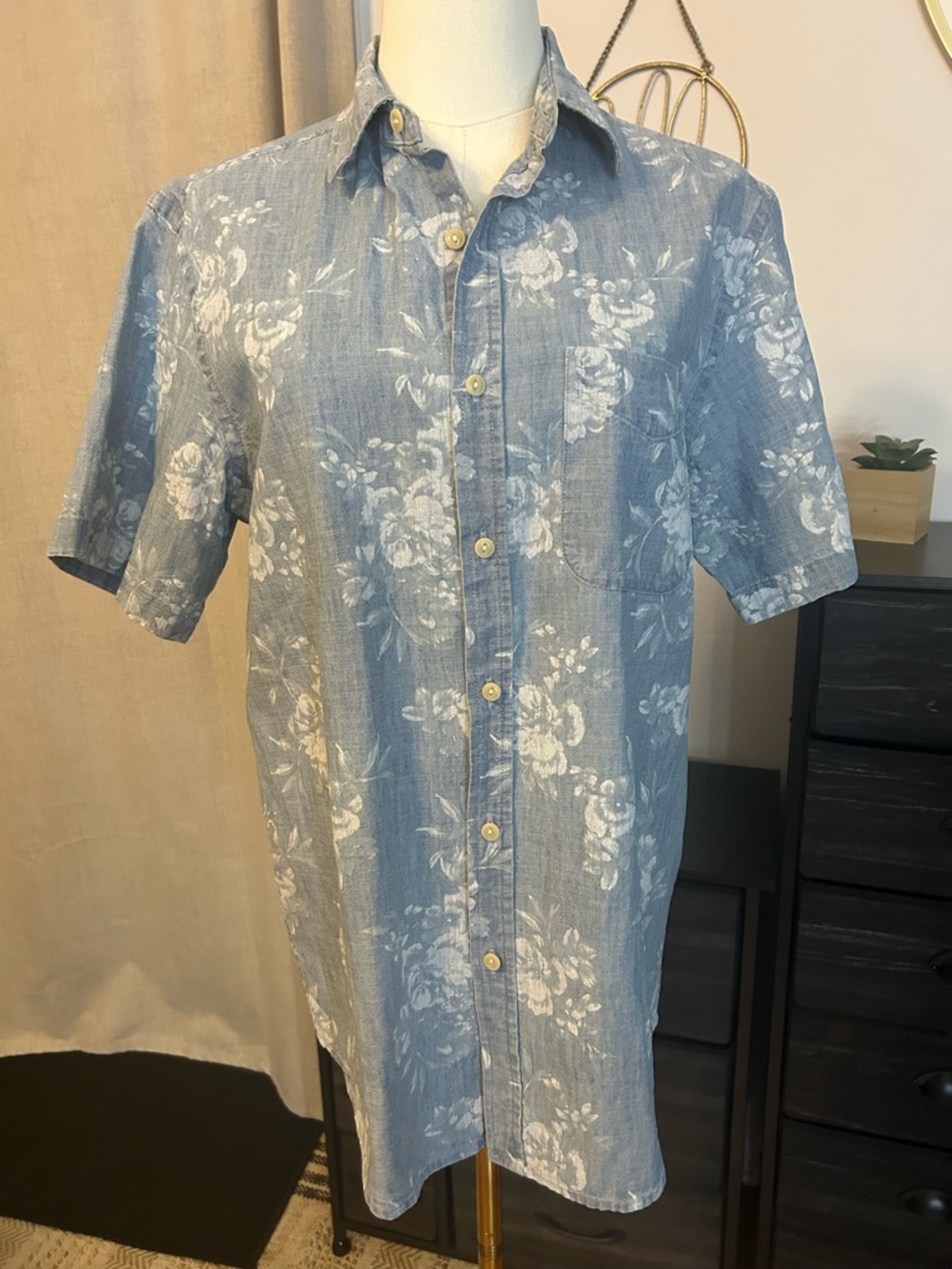 Women’s Denim Blue Floral Short-Sleeve Button-Up Shirt Size Small